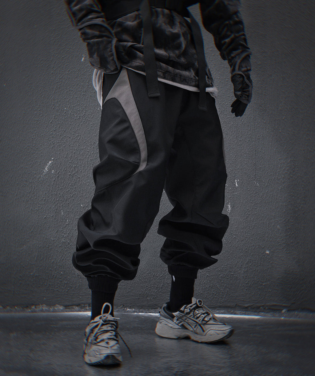 HiP44 Black Alien Tech Joggers